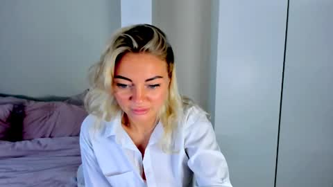 Adriana online show from June 3, 2026, 4:56 pm
