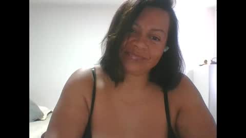 adrianagogo18 online show from October 28, 2025, 12:41 pm