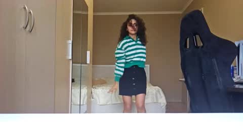 adrianasegrest online show from December 2, 2025, 7:47 am