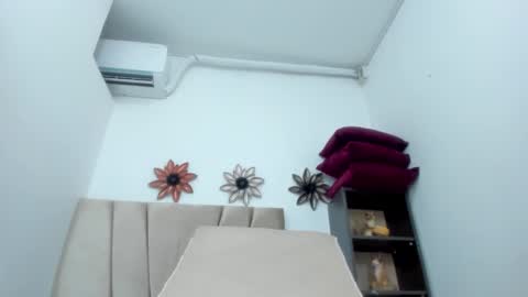 adriana online show from October 28, 2025, 5:04 pm