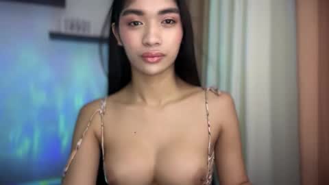 Adriana online show from October 5, 2025, 1:42 pm