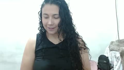 Snapshot of adrianatellez chatting on September 16, 2025, 2:51 pm Adriana Tellez online show from September 16, 2025, 2:51 pm