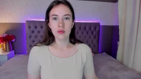 AdrianaYung online show from September 14, 2025, 6:12 am