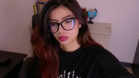 Snapshot of adrianna5_ chatting on May 7, 2026, 9:03 am Adriana online show from May 7, 2026, 9:03 am