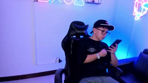 Snapshot of adrien_silex chatting on April 16, 2026, 3:13 pm adrien_silex online show from April 16, 2026, 3:13 pm