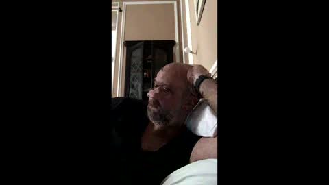 adrienfromparis online show from January 19, 2026, 10:41 am