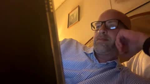 adrienfromparis online show from April 1, 2026, 7:22 pm