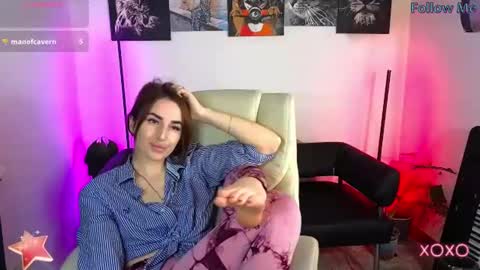 Adriana online show from March 7, 2025, 3:39 pm