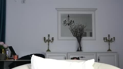 Aelia online show from September 25, 2025, 3:54 am