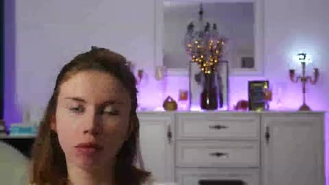 Aelia online show from October 14, 2025, 3:40 am