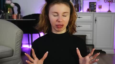 Aelia online show from November 2, 2025, 3:53 am