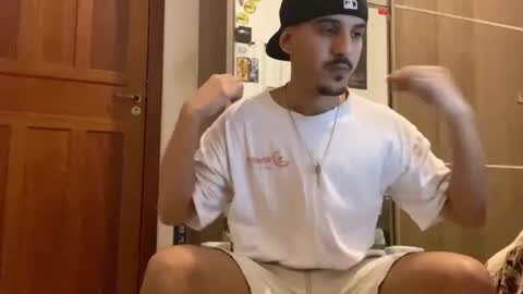 Snapshot of aelucius chatting on October 21, 2025, 2:12 am Luci online show from October 21, 2025, 2:12 am