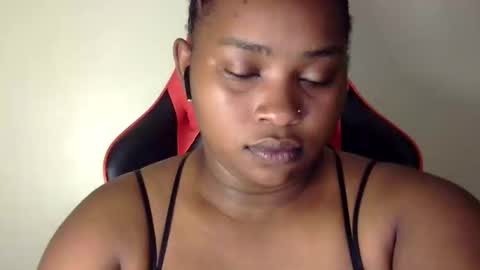 Snapshot of african001 chatting on October 21, 2025, 5:02 pm stella online show from October 21, 2025, 5:02 pm