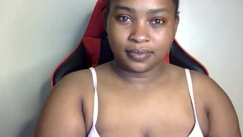 Snapshot of african001 chatting on October 31, 2025, 3:46 pm stella online show from October 31, 2025, 3:46 pm