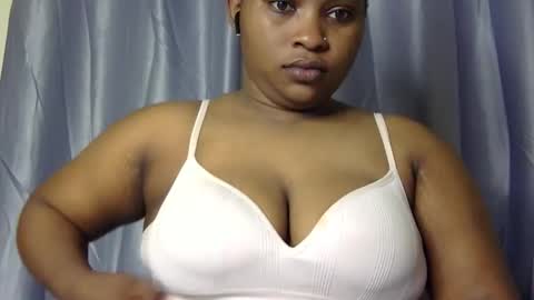 Snapshot of african001 chatting on November 7, 2025, 3:56 pm stella online show from November 7, 2025, 3:56 pm