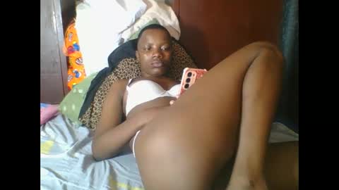 PHOEBE online show from April 4, 2026, 5:06 am