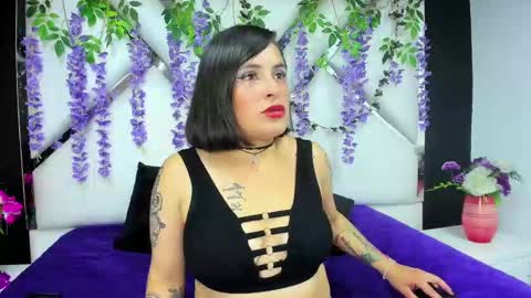 afroditaowen_ online show from November 1, 2025, 1:46 pm