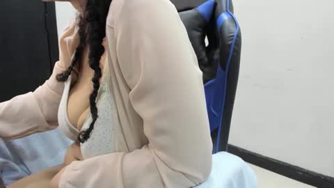 Snapshot of agata18_ chatting on February 6, 2026, 1:25 pm A G A T A online show from February 6, 2026, 1:25 pm