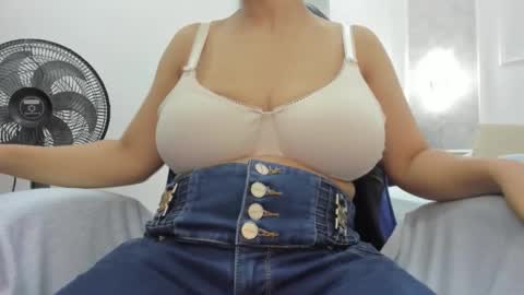 Snapshot of agata18_ chatting on April 15, 2026, 1:07 pm A G A T A online show from April 15, 2026, 1:07 pm