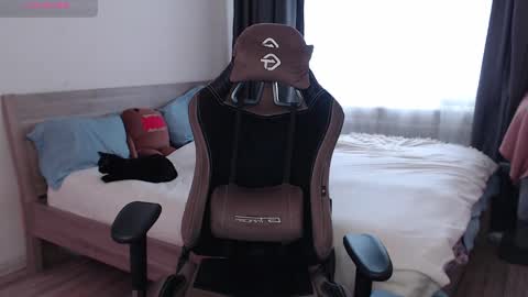 Snapshot of agata_cherry chatting on December 9, 2024, 7:06 am Eva online show from December 9, 2024, 7:06 am