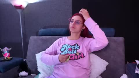 Agata Collinss online show from September 29, 2025, 5:34 am