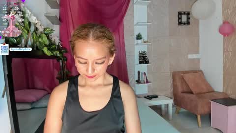 Agatadelphine online show from February 1, 2025, 2:02 pm