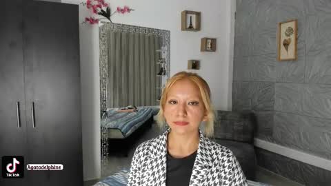 Agatadelphine online show from February 16, 2026, 1:29 pm