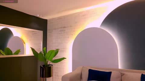 Agatha online show from October 10, 2025, 7:02 pm