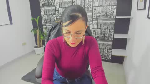 Aghata Moon online show from December 7, 2024, 6:04 pm