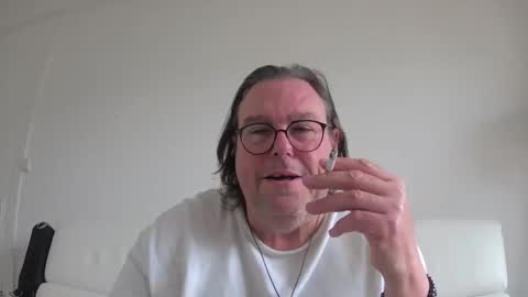 Snapshot of agias chatting on March 7, 2025, 8:34 am Agias online show from March 7, 2025, 8:34 am