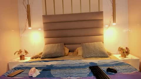 agnesrocuzzo online show from October 21, 2025, 11:33 am