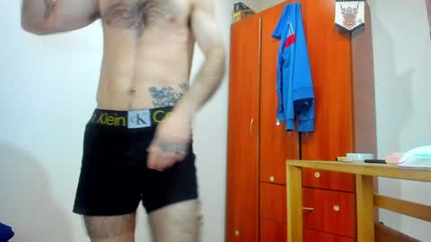 Agustin online show from December 4, 2024, 10:51 pm