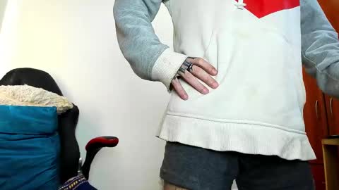 Agustin online show from February 20, 2025, 8:58 pm