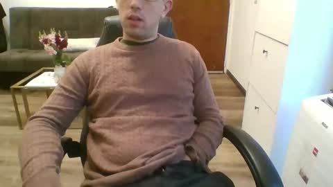 Agusboy97 online show from May 6, 2026, 12:32 pm