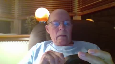 aguynrkfrd online show from October 1, 2025, 9:59 am