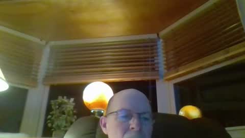 aguynrkfrd online show from April 10, 2026, 9:14 am