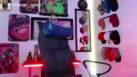 Aharon  Zamora online show from January 21, 2025, 7:04 am