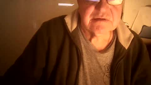 Snapshot of ahmole chatting on December 4, 2024, 5:05 am Ole online show from December 4, 2024, 5:05 am