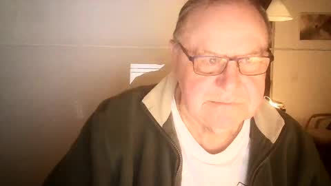 Snapshot of ahmole chatting on December 10, 2024, 4:45 am Ole online show from December 10, 2024, 4:45 am