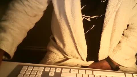 Snapshot of ahmole chatting on November 15, 2025, 11:21 pm Ole online show from November 15, 2025, 11:21 pm