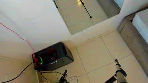 Snapshot of ahslyevans__ chatting on April 14, 2026, 11:38 am AHSLY online show from April 14, 2026, 11:38 am