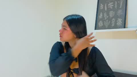 Snapshot of ahslyevans__ chatting on April 17, 2026, 12:08 pm AHSLY online show from April 17, 2026, 12:08 pm