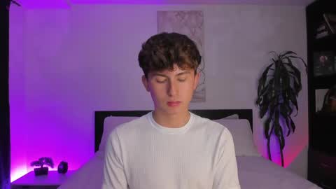 Snapshot of aidan_hale chatting on January 21, 2025, 2:33 am A H online show from January 21, 2025, 2:33 am