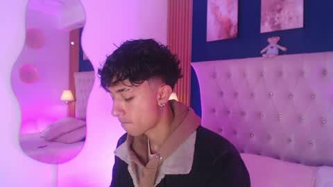 Snapshot of aiden_rivers_ chatting on April 8, 2026, 12:49 pm Aiden online show from April 8, 2026, 12:49 pm