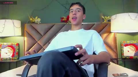 aiden_royce online show from December 14, 2025, 6:08 am