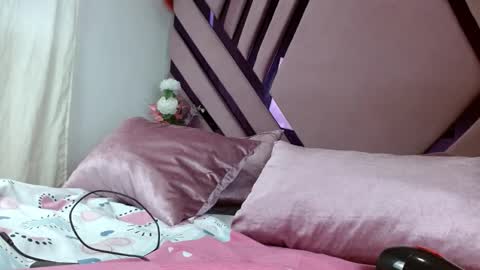 aiilynsmiith online show from October 3, 2025, 11:18 am