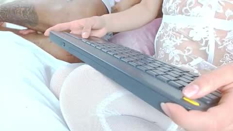 aiilynsmiith online show from October 16, 2025, 8:48 am