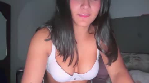 Snapshot of aiisha18 chatting on May 12, 2026, 12:52 am Aiisha online show from May 12, 2026, 12:52 am