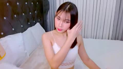 aiko_pleasure online show from December 15, 2025, 2:32 pm