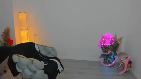 Aileen online show from December 1, 2025, 4:23 pm